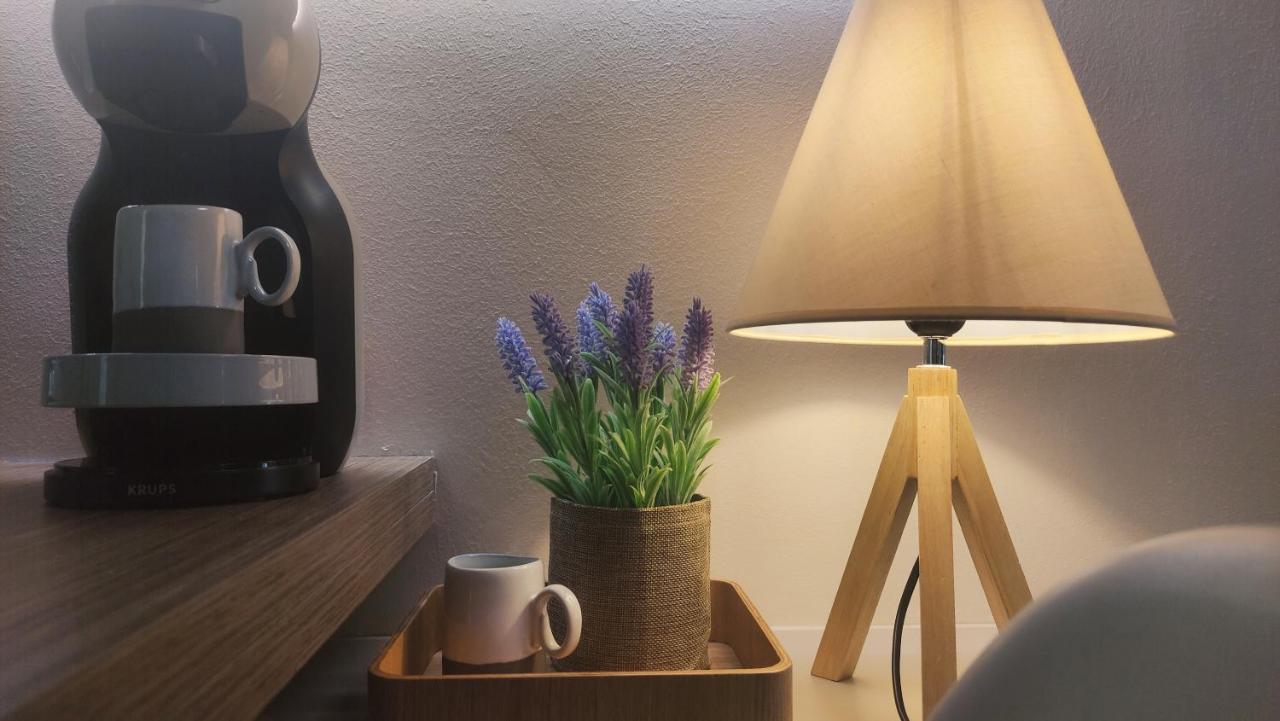 Feel Good Vibes - Apt Suite เอเธนส์ ภายนอก รูปภาพ